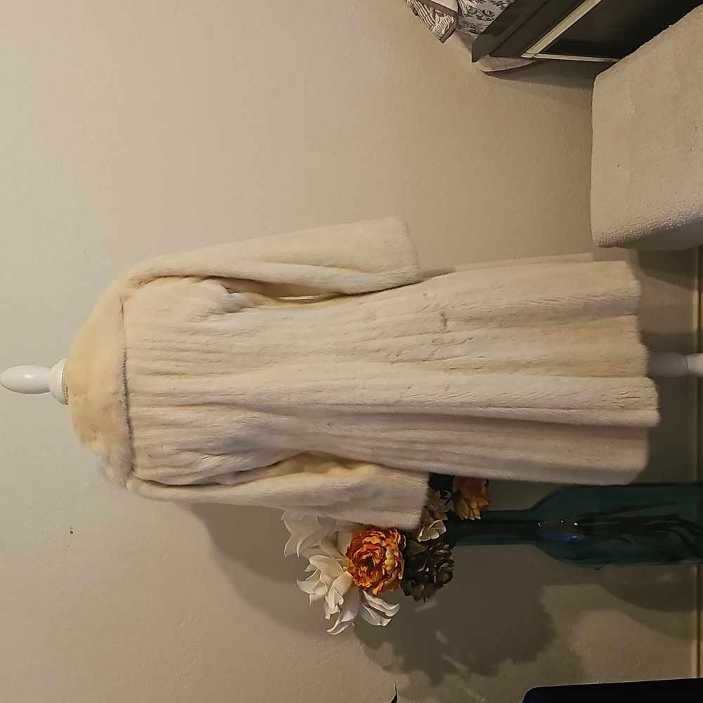 Flemington Sable Mink Elegant Cream Fur  Coat - Picture 2 of 9